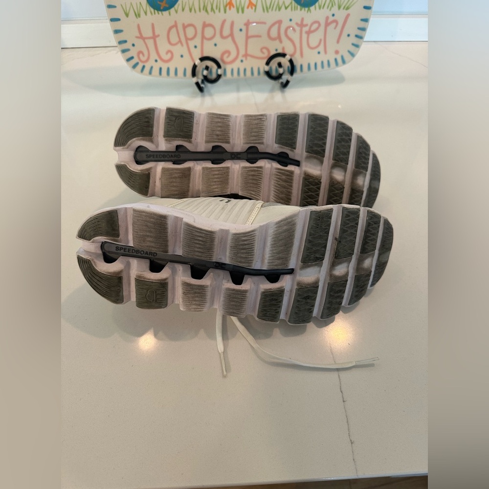 On Running Women's Athletic Shoes in Light Gray and White - Picture 5 of 5